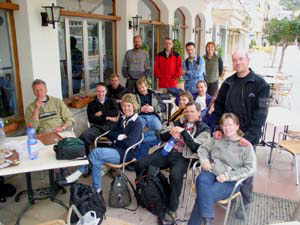 Gruppenbild mit Damen und Hotel